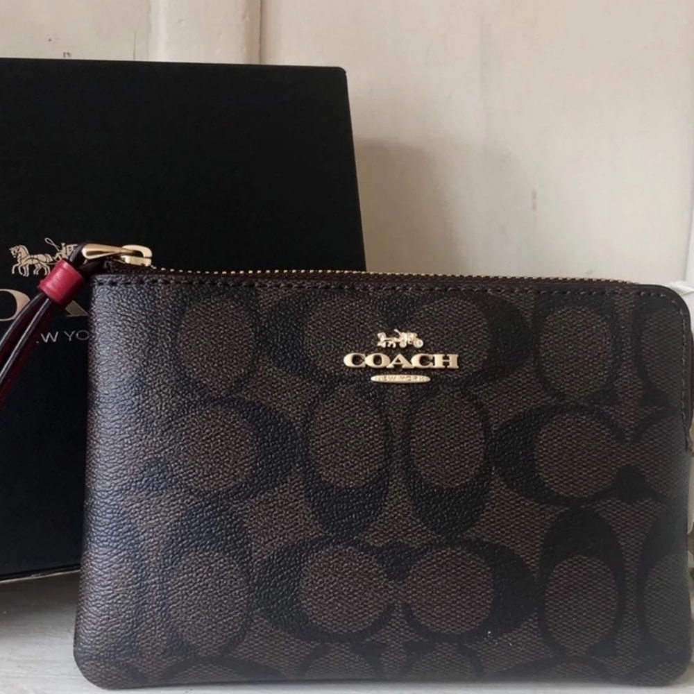 ✅❗️{NEW WITH TAGS}❗️●COACH BOXED WRISTLET ✅ - Picture 3 of 11